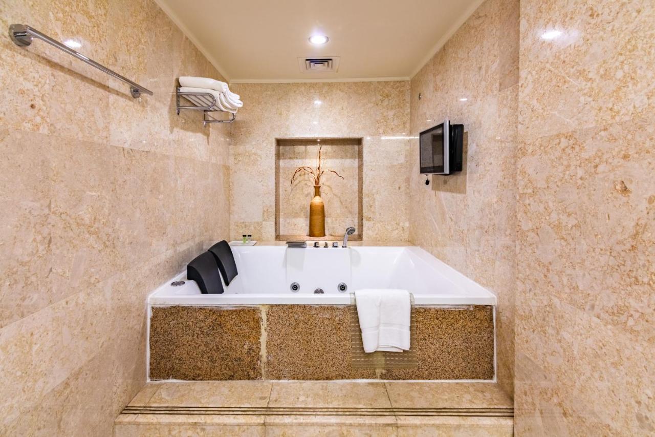 The Platinum Hotel Muscat Exterior photo